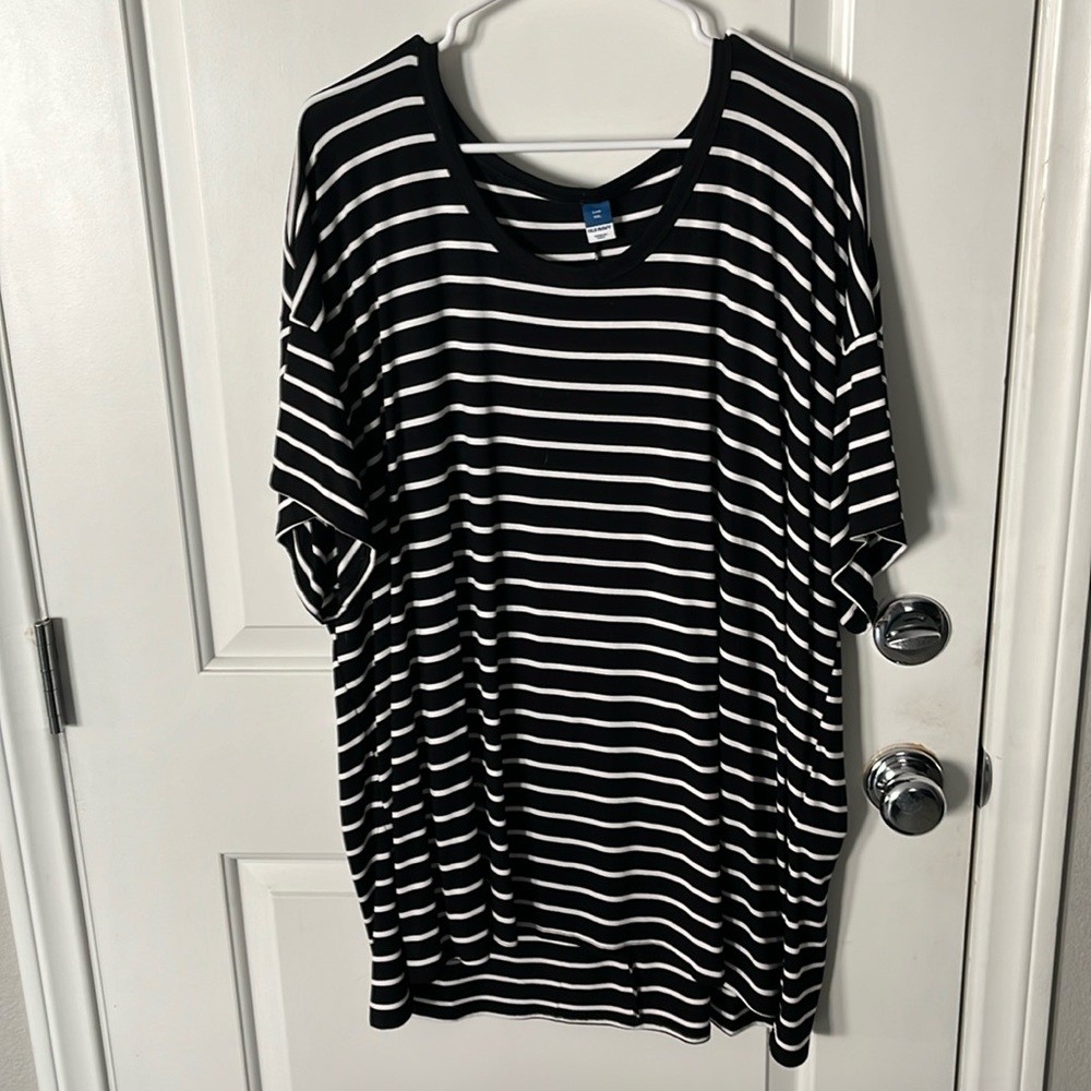 Black and white striped short sleeve T shirt XXL